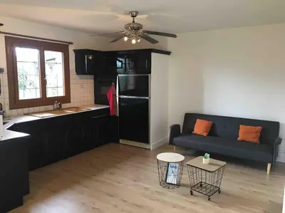 Cuisine ou kitchenette dans l'établissement Appartement 55m2 en beaujolais & ENEDIS à 15 min