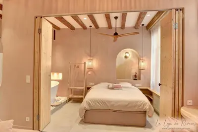 Un ou plusieurs lits dans un hébergement de l'établissement La Loge du Rêveur - Spa - Vieux-Lyon