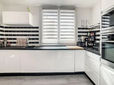 Cuisine ou kitchenette dans l'établissement Appart Crystal Lyon Caluire et parkings