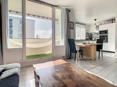 Cuisine ou kitchenette dans l'établissement Appart Crystal Lyon Caluire et parkings