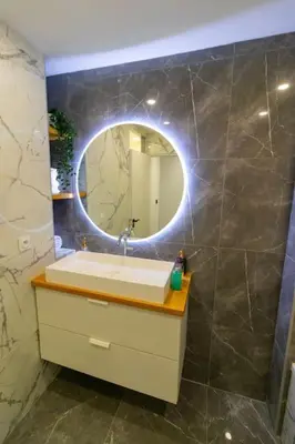 Salle de bains dans l'établissement Appartement Chic et Cosy avec Parking Gratuit à Villeurbanne - Tout compris