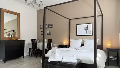 Un ou plusieurs lits dans un hébergement de l'établissement Chambre Univers Bocuse - à 200 m de la Légende
