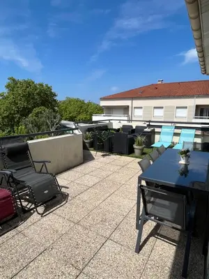 Balcon ou terrasse dans l'établissement BnGo I Immense RoofTop Lyon I 2 chambres, 4 places parkings, 2 immenses terrasses, 8 personnes