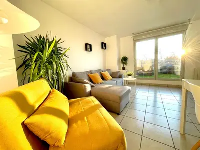 Coin salon dans l'établissement BnGo I Immense RoofTop Lyon I 2 chambres, 4 places parkings, 2 immenses terrasses, 8 personnes