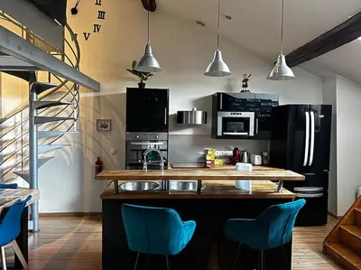 Cuisine ou kitchenette dans l'établissement Pépite rare 8 personnes au cœur battant du Vieux Lyon