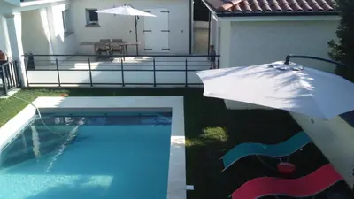 Piscine de l'établissement Petit nid douillet ou située à proximité