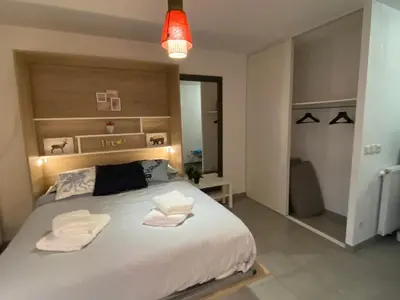 Un ou plusieurs lits dans un hébergement de l'établissement Studio Chic Little Bohême proche hôpitaux, 15 mn du centre