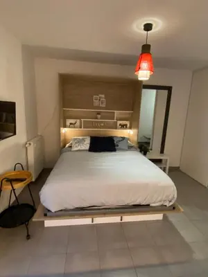 Un ou plusieurs lits dans un hébergement de l'établissement Studio Chic Little Bohême proche hôpitaux, 15 mn du centre