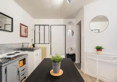 Cuisine ou kitchenette dans l'établissement Chambres privées dans maison avec jardin-Proche LDLC-Groupama Stadium-Eurexpo