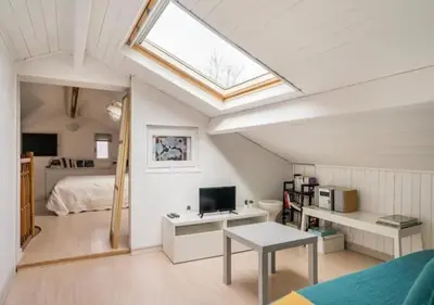 Télévision ou salle de divertissement dans l'établissement Chambres privées dans maison avec jardin-Proche LDLC-Groupama Stadium-Eurexpo