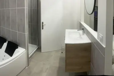 Salle de bains dans l'établissement CHOPIN’studio BALNEO’2pers
