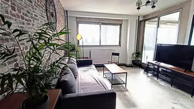 Télévision ou salle de divertissement dans l'établissement Logement entier proche de Lyon