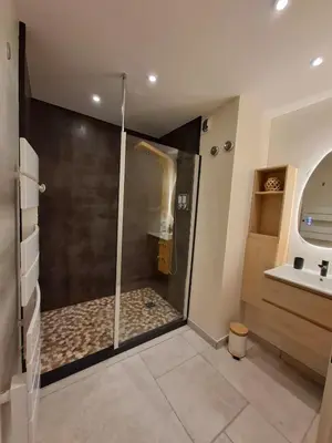 Salle de bains dans l'établissement Le Refuge Bohème - Centre des Congrès
