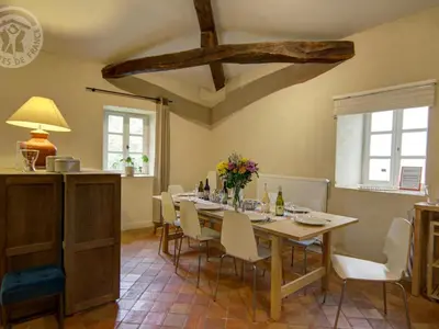 Boissons dans l'établissement Gîte historique avec Wi-Fi et animaux acceptés à Sainte-Croix-en-Jarez - FR-1-496-275