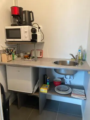 Cuisine ou kitchenette dans l'établissement chambre indépendante chez particuliers avec salle de bain privative