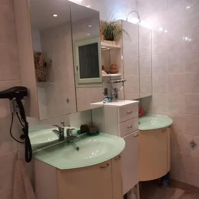 Salle de bains dans l'établissement REVES BLEUS