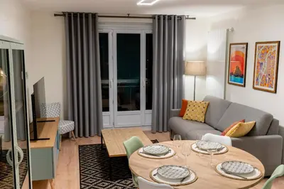 Coin salon dans l'établissement T2 de standing climatisé avec parking privé, Tram T2 T5, Hôpitaux est