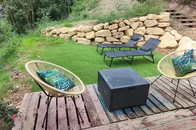 Jardin de l'établissement Cottage romantique, son jacuzzi privatif, piscine
