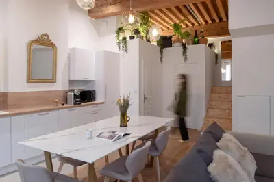 Cuisine ou kitchenette dans l'établissement MiHotel Georges