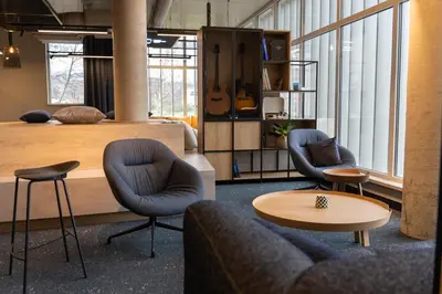 Coin salon dans l'établissement Ibis Bourgoin Jallieu Medipole