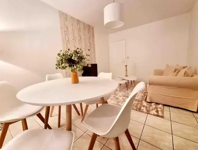 Coin salon dans l'établissement Joli duplex cocooning de 100m2 avec Rez de jardin