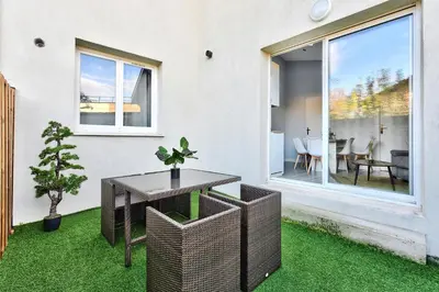 Terrasse ou espace extérieur de l'établissement Appartement L’Élégant - Idéalement Situé