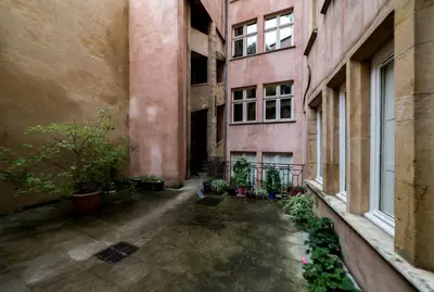 Jardin de l'établissement All in Lyon | Grand duplex avec vue sur Fourvière