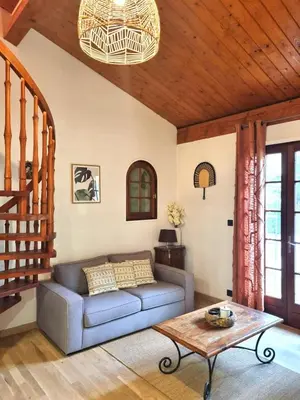 Coin salon dans l'établissement Le Chalet