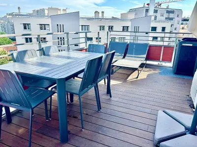 Balcon ou terrasse dans l'établissement T2 Little Bohême proche hôpitaux terrasse plein ciel