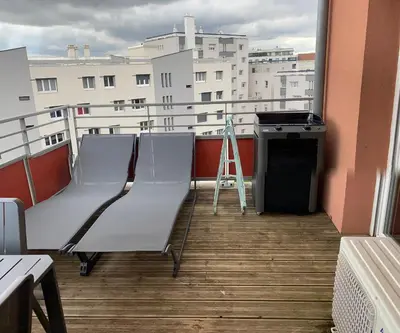 Balcon ou terrasse dans l'établissement T2 Little Bohême proche hôpitaux terrasse plein ciel