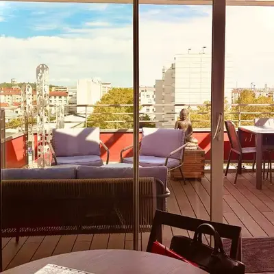 T2 Little Bohême proche hôpitaux terrasse plein ciel