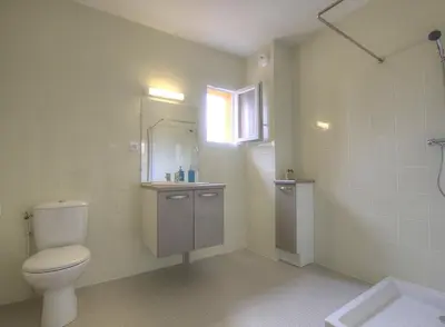 Salle de bains dans l'établissement Les Gites de la Calonne