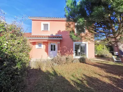 Jardin de l'établissement Villa 8 personnes à proximité des bords de Saône