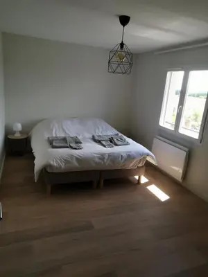 Un ou plusieurs lits dans un hébergement de l'établissement Villa 8 personnes à proximité des bords de Saône