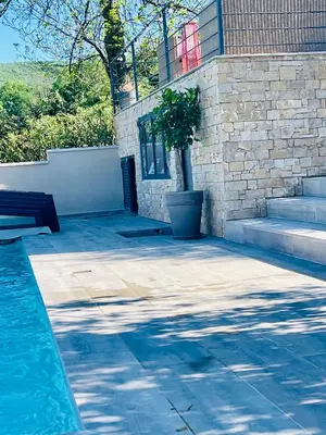 Piscine de l'établissement Le petit Chacel ou située à proximité