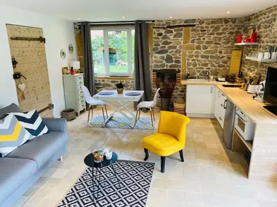 Cuisine ou kitchenette dans l'établissement Le petit Chacel