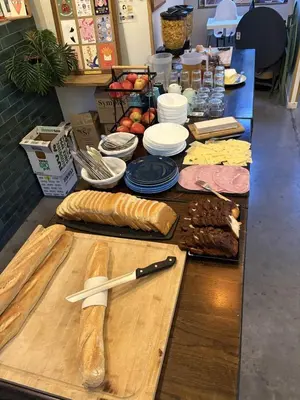 Nourriture dans l'auberge de jeunesse ou à proximité