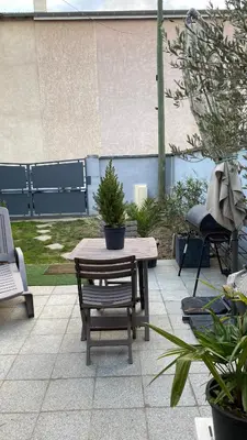 Jardin de l'établissement Chez Sabine et Pascal