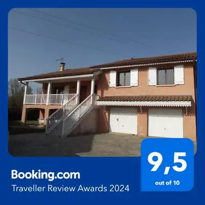 Grand Appartement avec cheminée dans maison