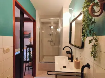 Salle de bains dans l'établissement Studio cosy Chez Ré