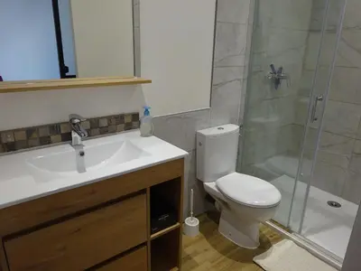 Salle de bains dans l'établissement Gîte 10 personnes maison entière