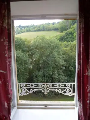 Balcon ou terrasse dans l'établissement Maison de famille en Beaujolais vert