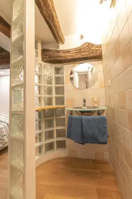 Salle de bains dans l'établissement Cosylocation - Chaleureux - Hypercentre