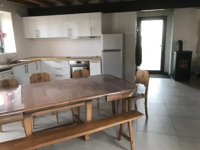 Cuisine ou kitchenette dans l'établissement Ancienne ferme rénovée