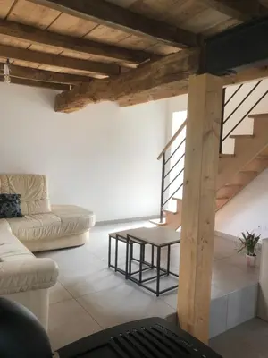 Coin salon dans l'établissement Ancienne ferme rénovée