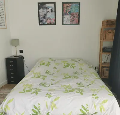 Un ou plusieurs lits dans un hébergement de l'établissement Chambre meublée indépendante