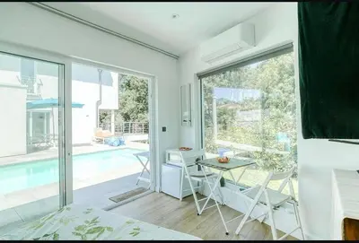Piscine de l'établissement Chambre meublée indépendante ou située à proximité