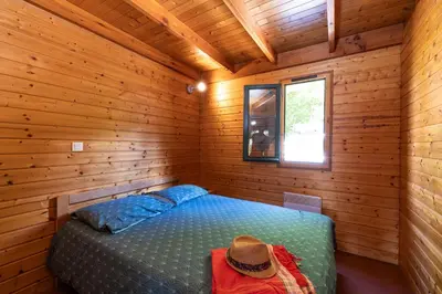 Un ou plusieurs lits dans un hébergement de l'établissement Camping Le Lac des Sapins