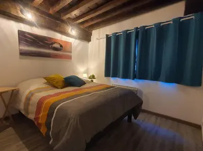 Un ou plusieurs lits dans un hébergement de l'établissement Appartement cosy dans le centre historique