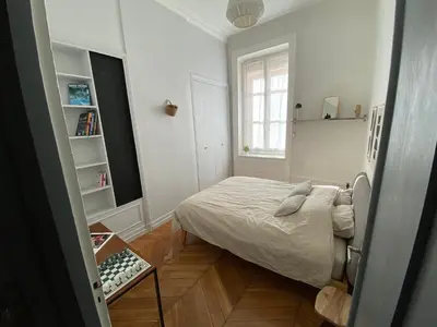Un ou plusieurs lits dans un hébergement de l'établissement Beautiful 3BR Apt in Lyon Center